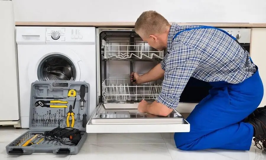 Polatlı Beko servisi teknisyen ekibi beyaz eşya tamiri yaparken